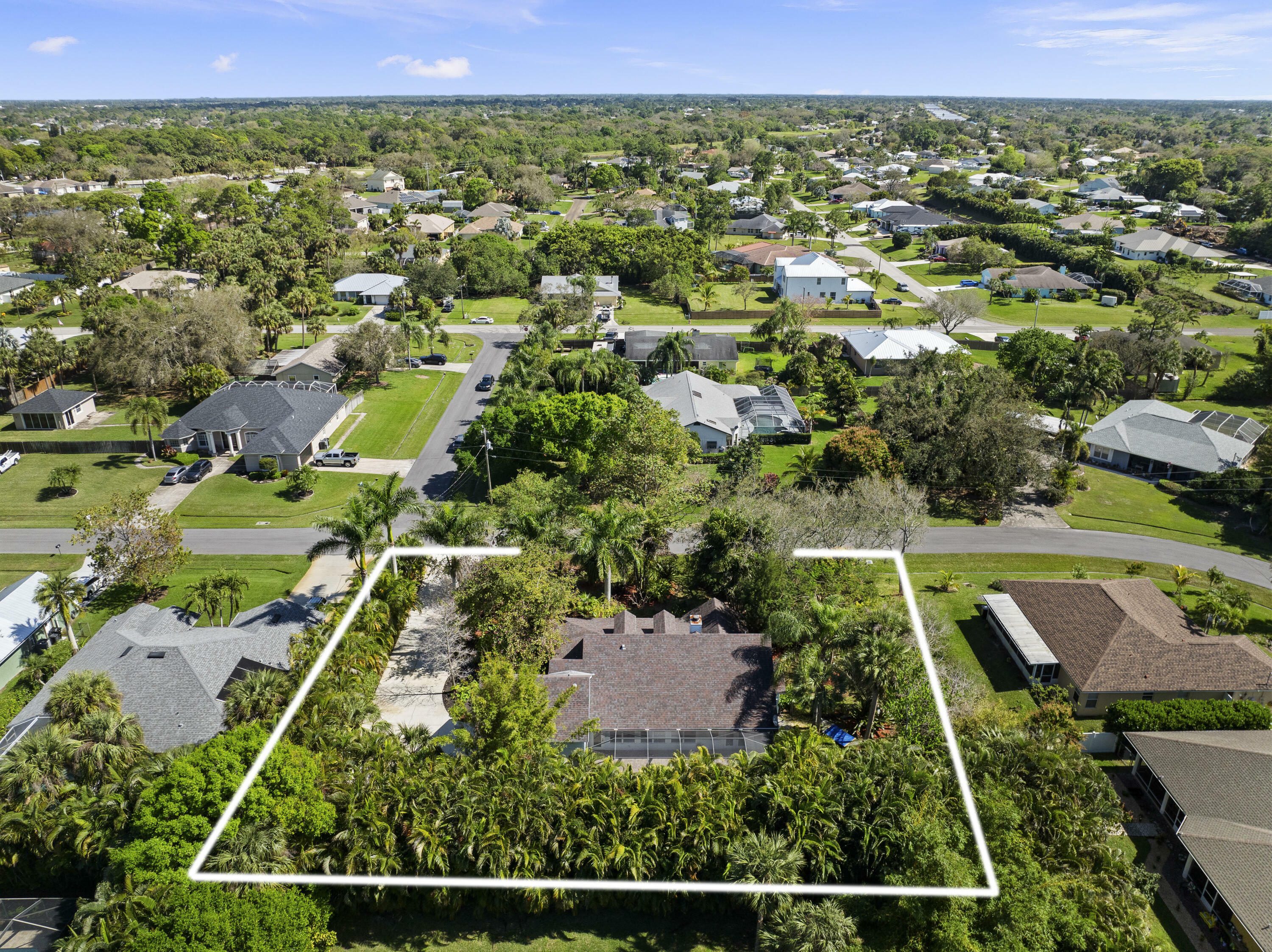 Property Photo: 2172 SW Hyacinth Street FL 34953