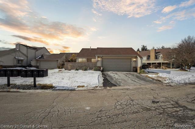 Property Photo:  29345 E Chanticleer Drive  MI 48034 