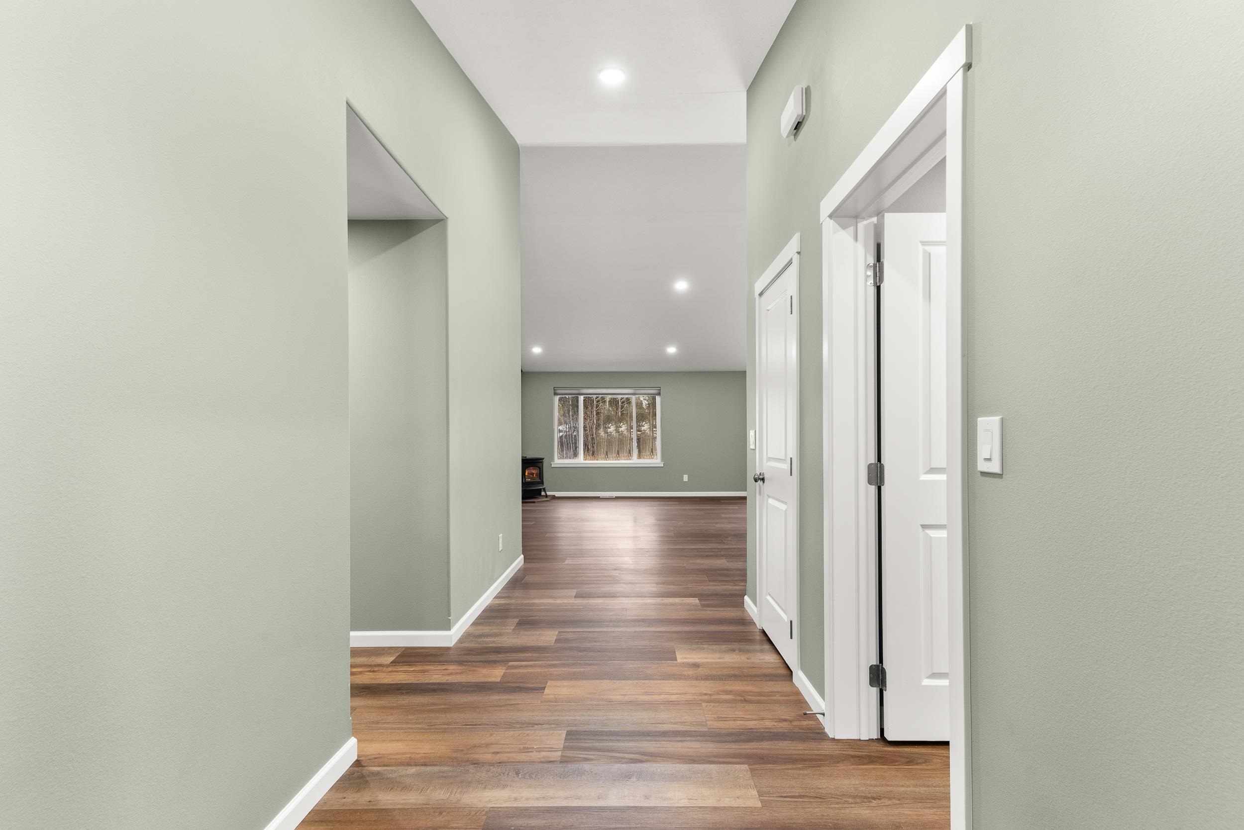 Property Photo: 17712 W Burnett Rd WA 99026-9757