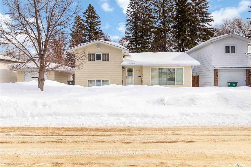 Property Photo:  602 R Avenue N  SK S7L 2Z2 