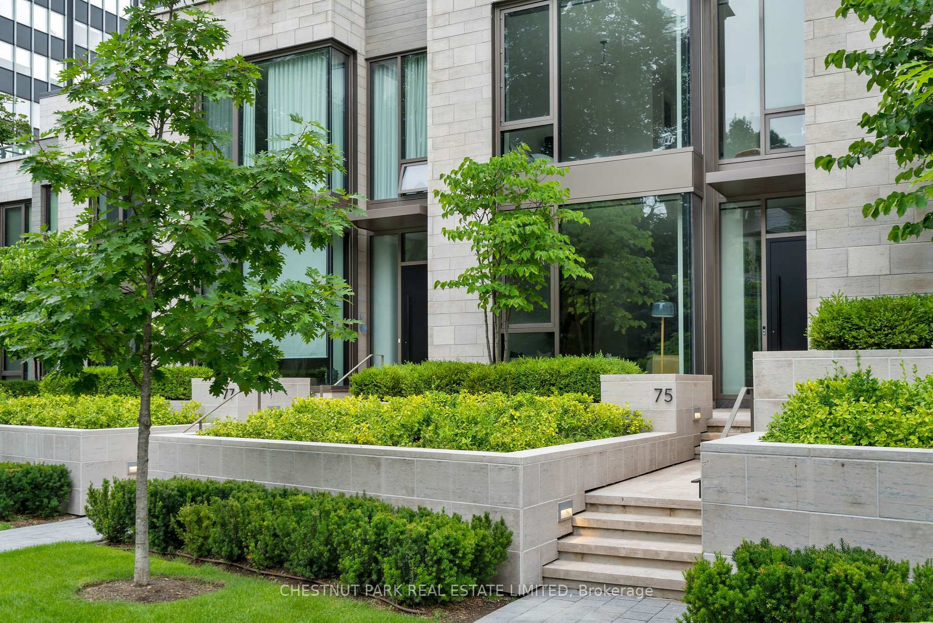 Property Photo: 75 Foxbar Rd ON M4V 2G5