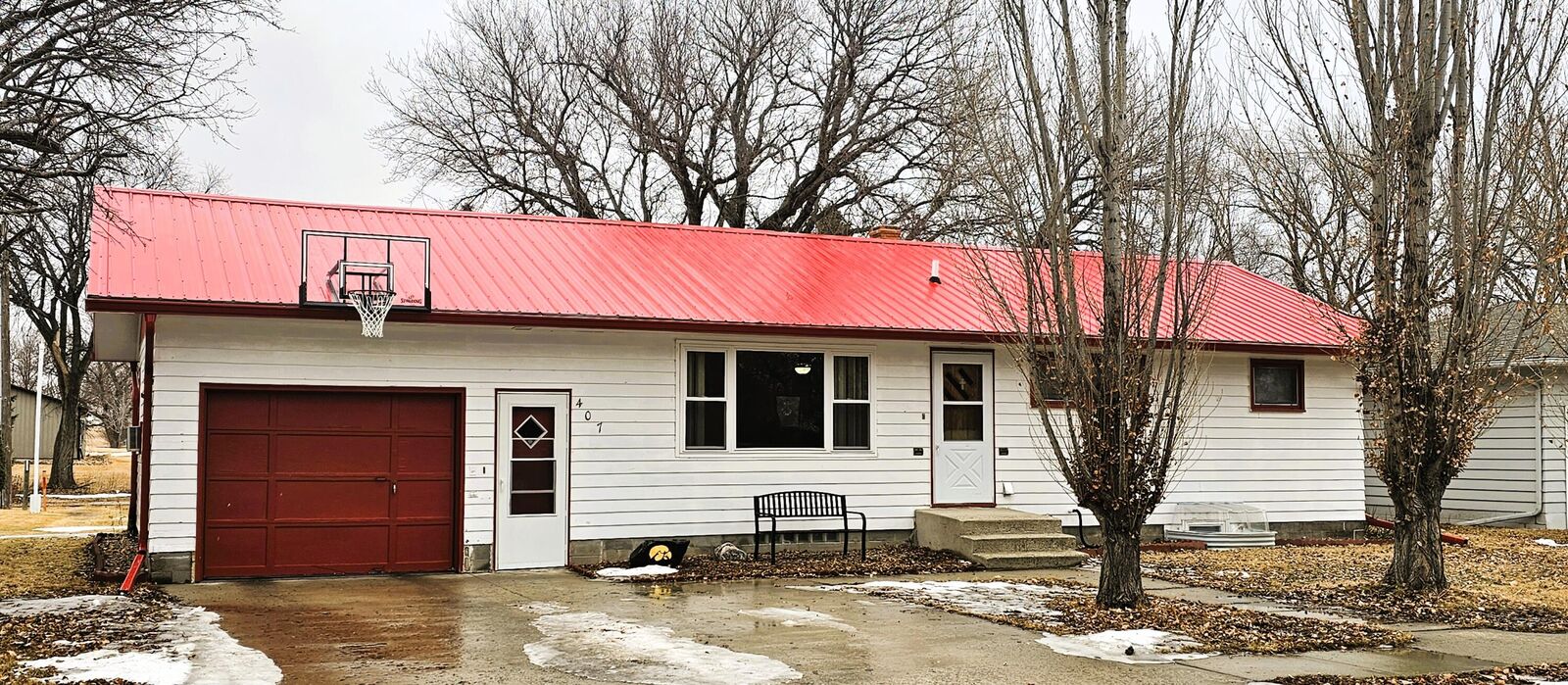 Property Photo: 407 5th St SD 57437