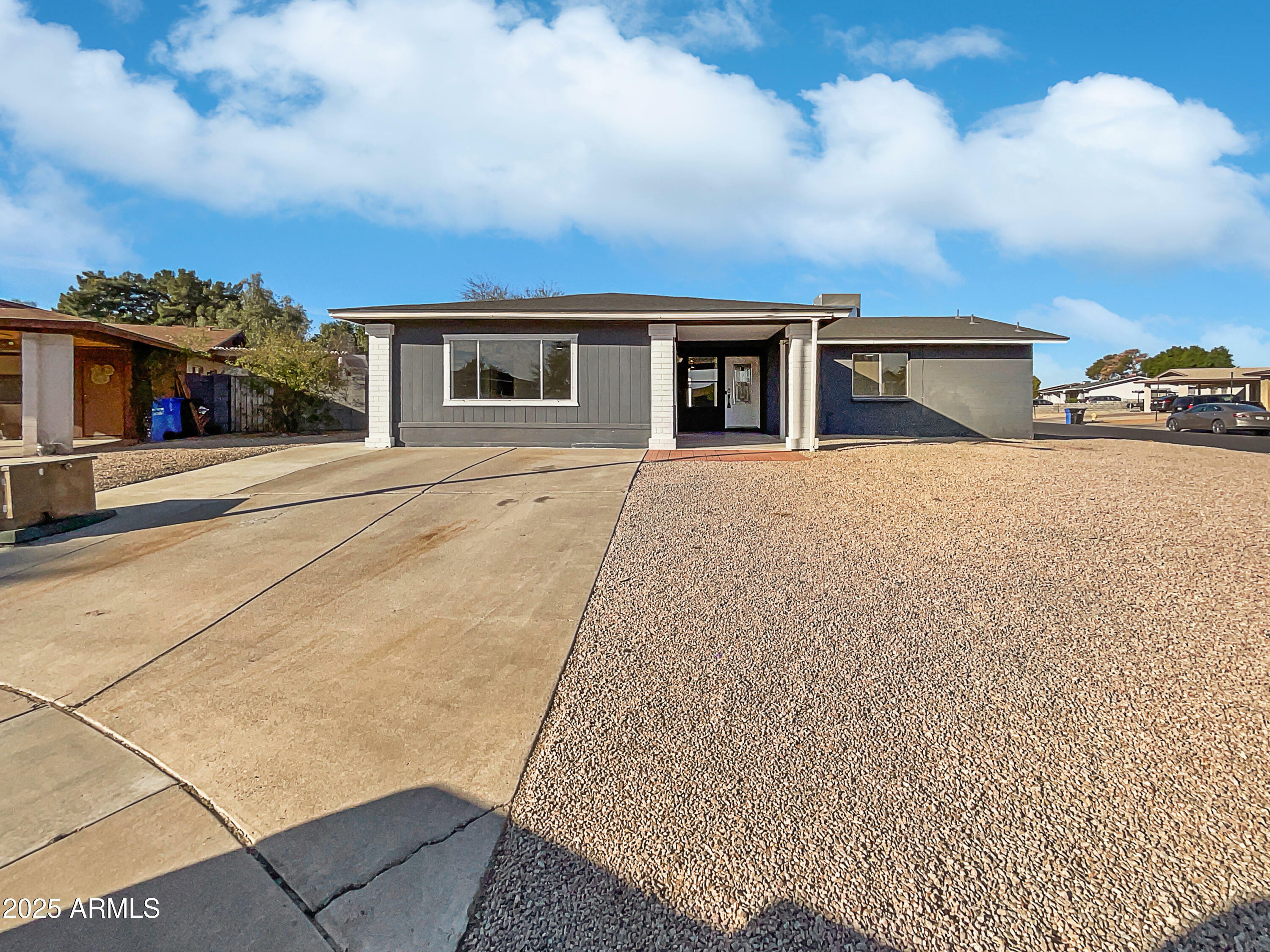 909 W Danbury Road  Phoenix AZ 85023 photo