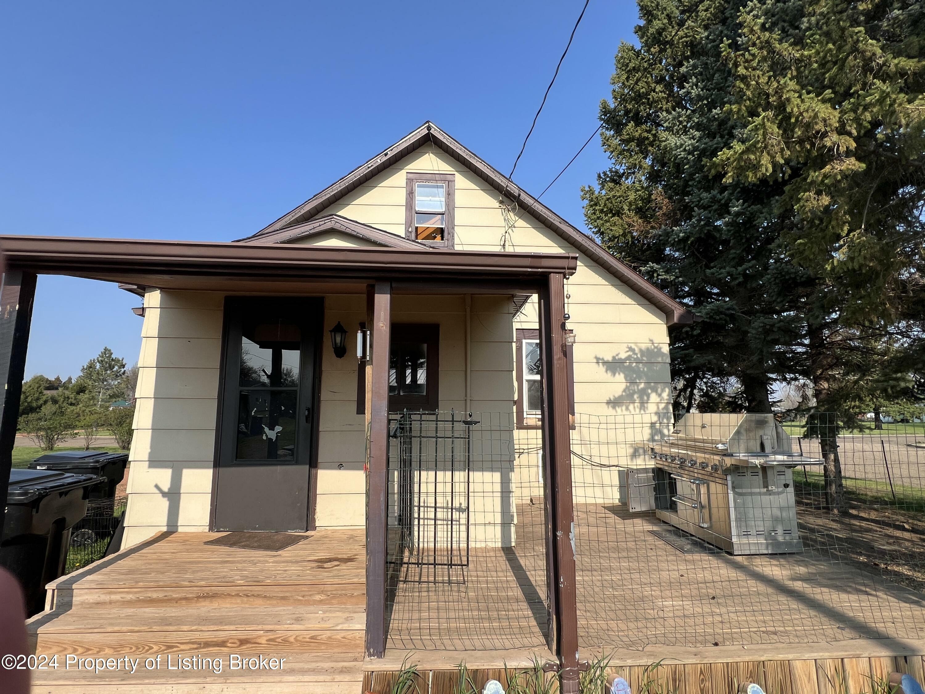 Property Photo: 314 3rd Street NW ND 58622