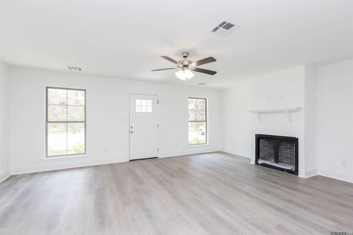Property Photo:  5101 Paducah Ct  LA 70817 