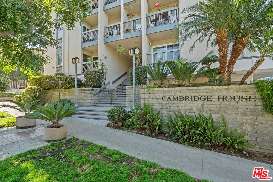 Property Photo:  5650   Cambridge Way 8  CA 90230 