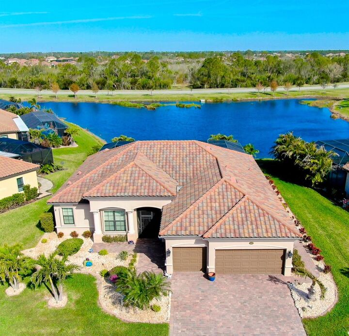 Property Photo: 13652 Classico Court FL 34293