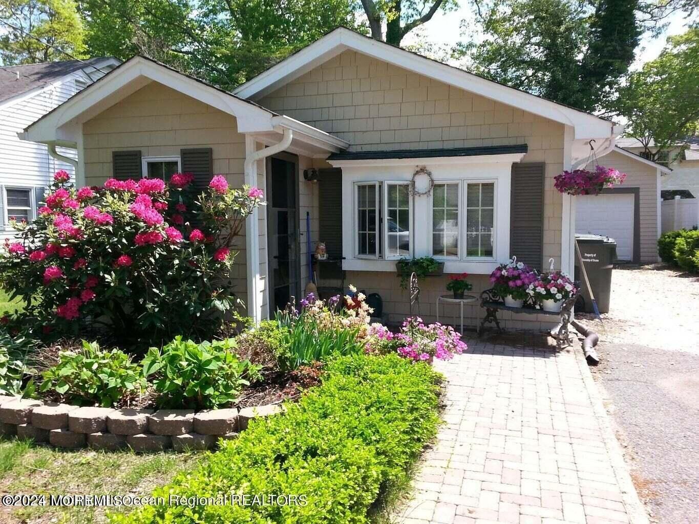 Property Photo:  524 Beechwood Avenue  NJ 07711 