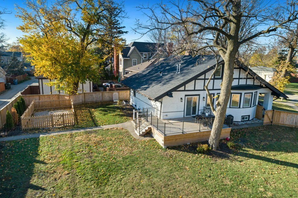 Property Photo:  211 Lake Avenue  IL 60068 