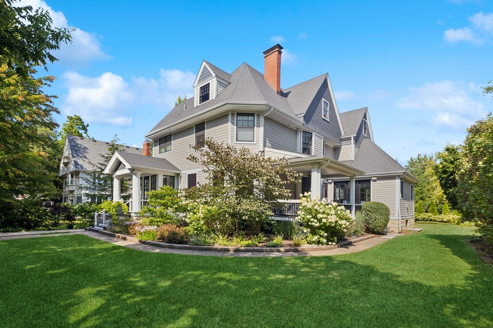 Property Photo:  135 S Waiola Avenue  IL 60525 