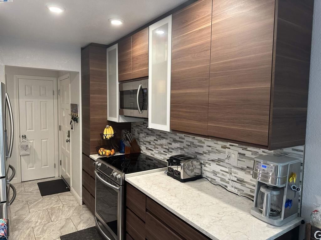 Property Photo: 21109 Gary Dr 120 CA 94546