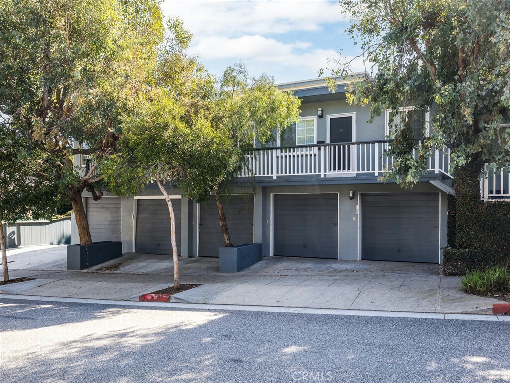 Property Photo: 402 Pacific Street CA 90405