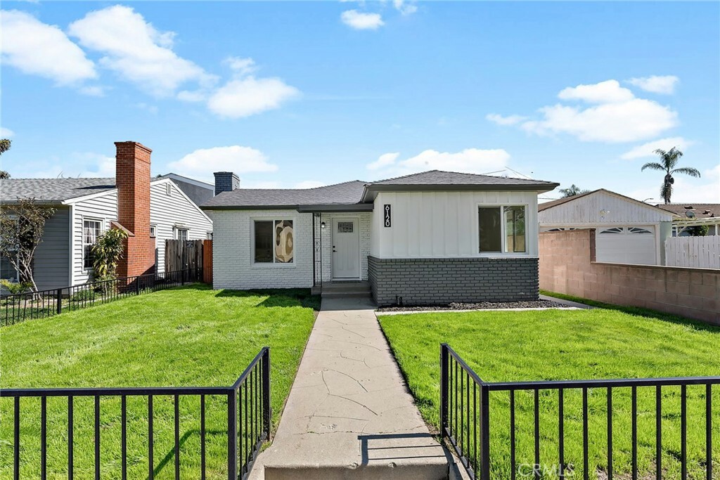 Property Photo:  6120 California Avenue  CA 90805 