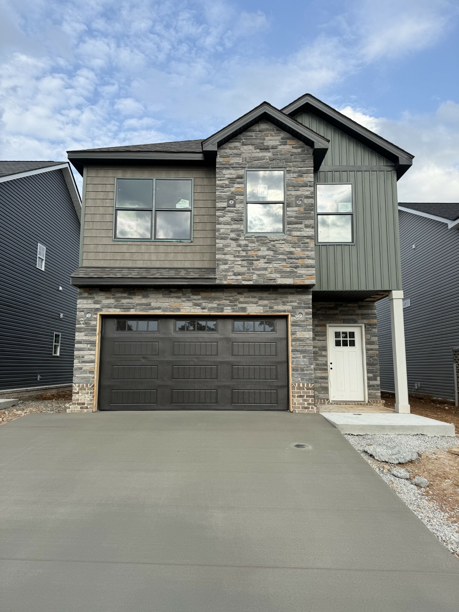 Property Photo: 537 Charleston Cove Way TN 37043