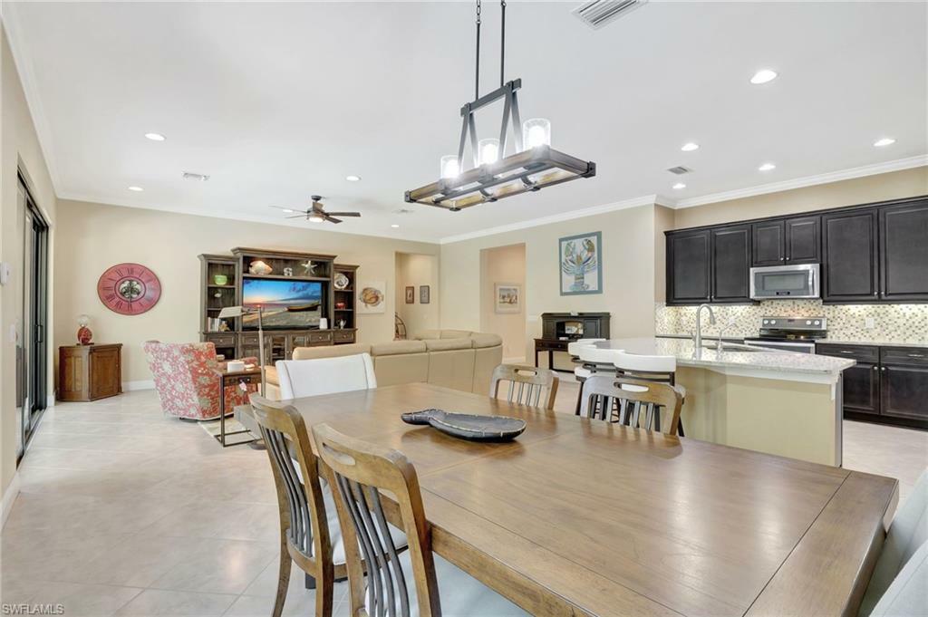 Property Photo: 4418 Tamarind Way FL 34119