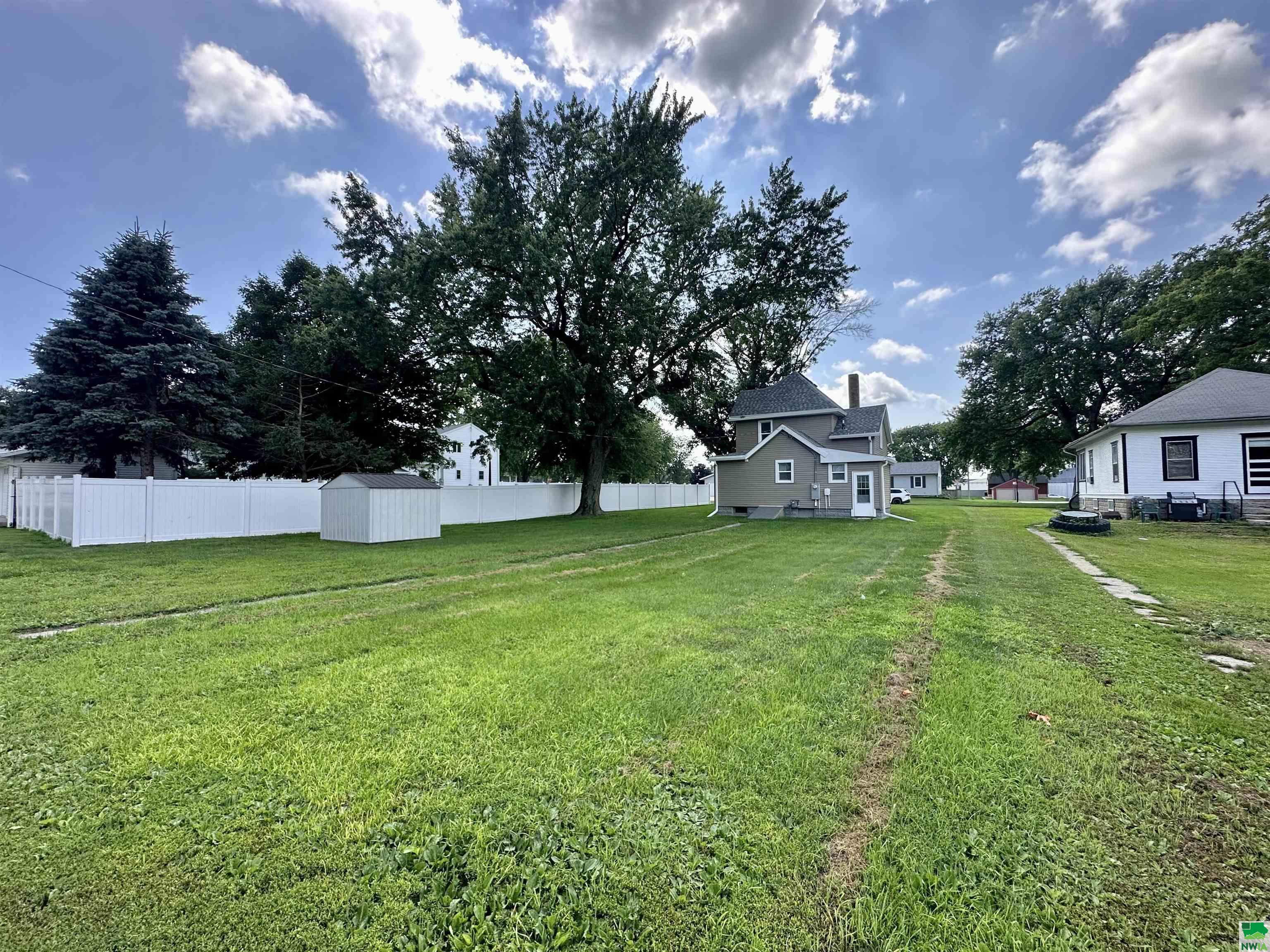 Property Photo: 405 N Elm St IA 51035