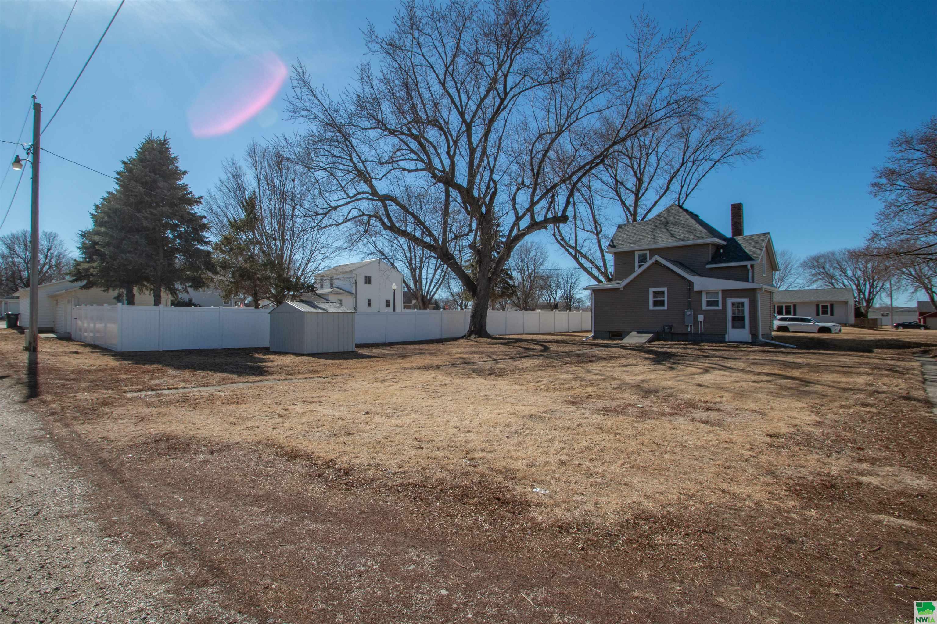 Property Photo: 405 N Elm St IA 51035