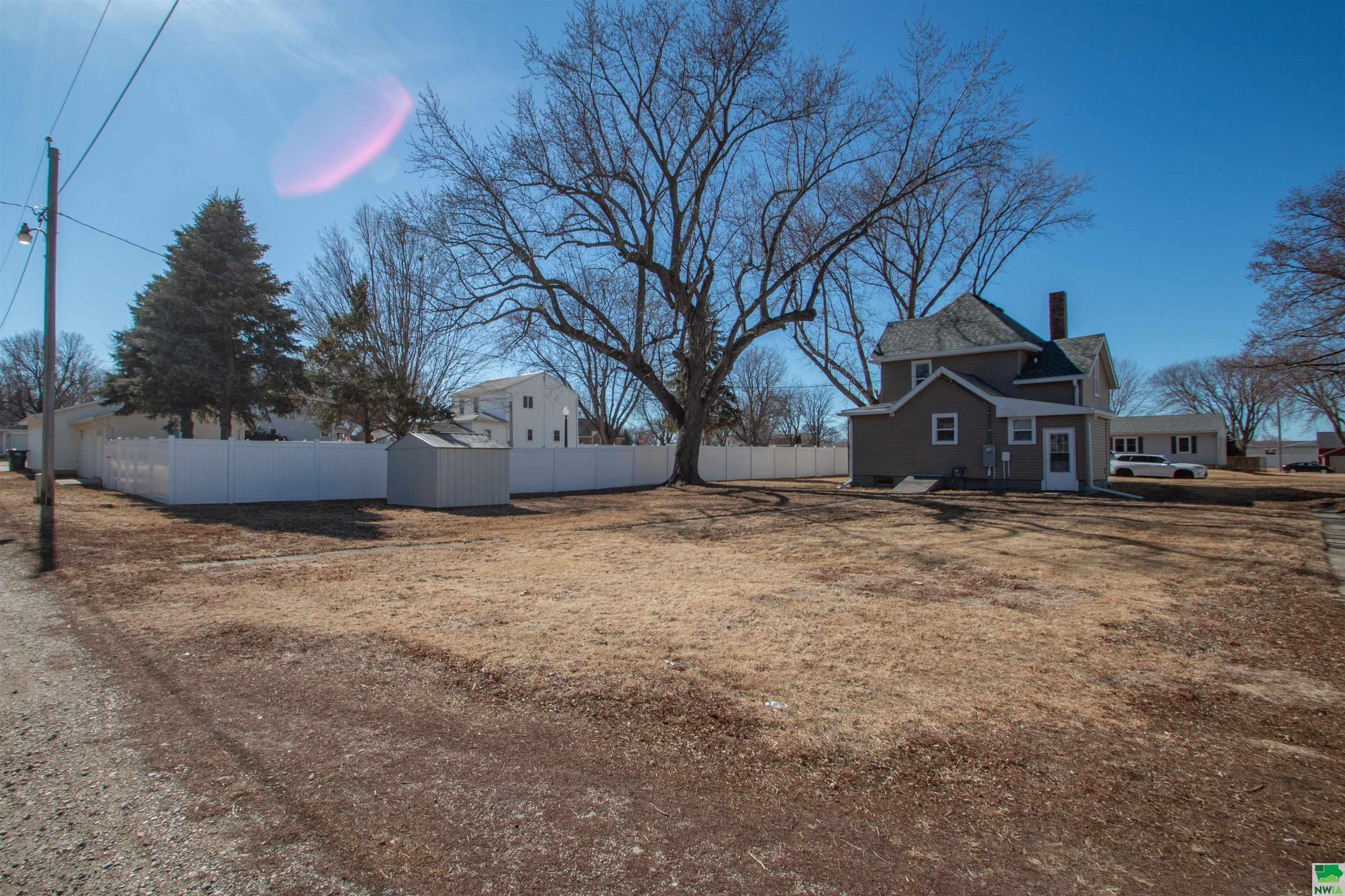Property Photo: 405 N Elm St IA 51035