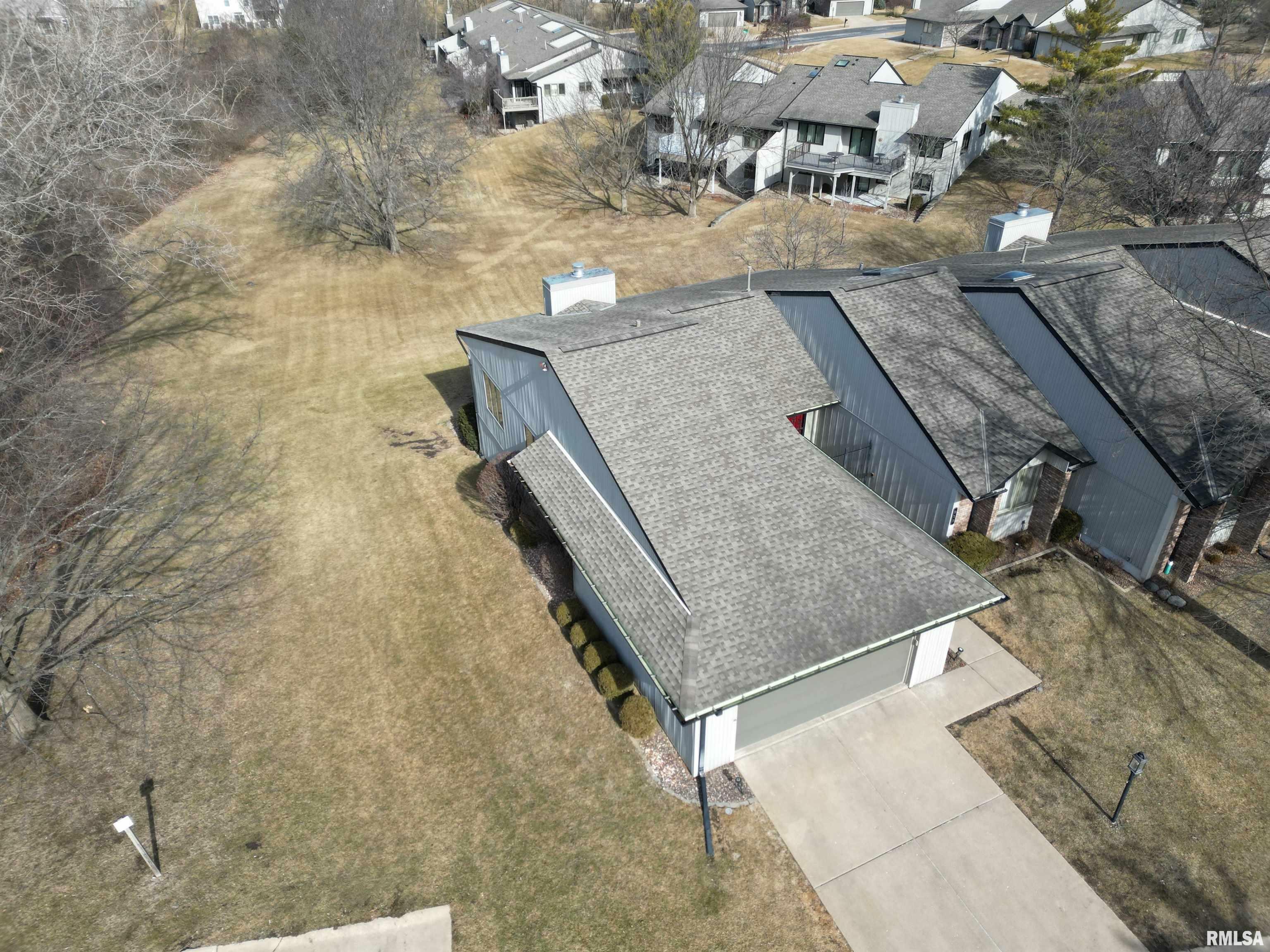 Property Photo:  915 W Chalon Place  IL 61614 