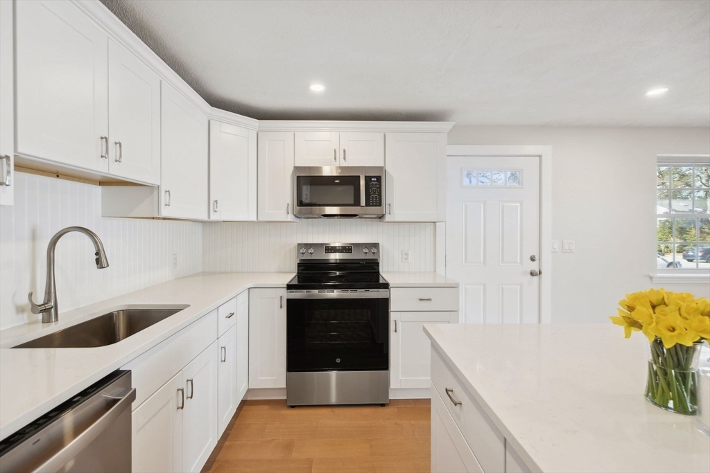 Property Photo:  70 Cape Dr 5B  MA 02649 