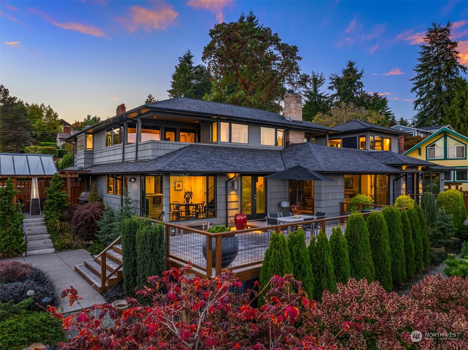 Property Photo: 109 Eagle Place NE WA 98110