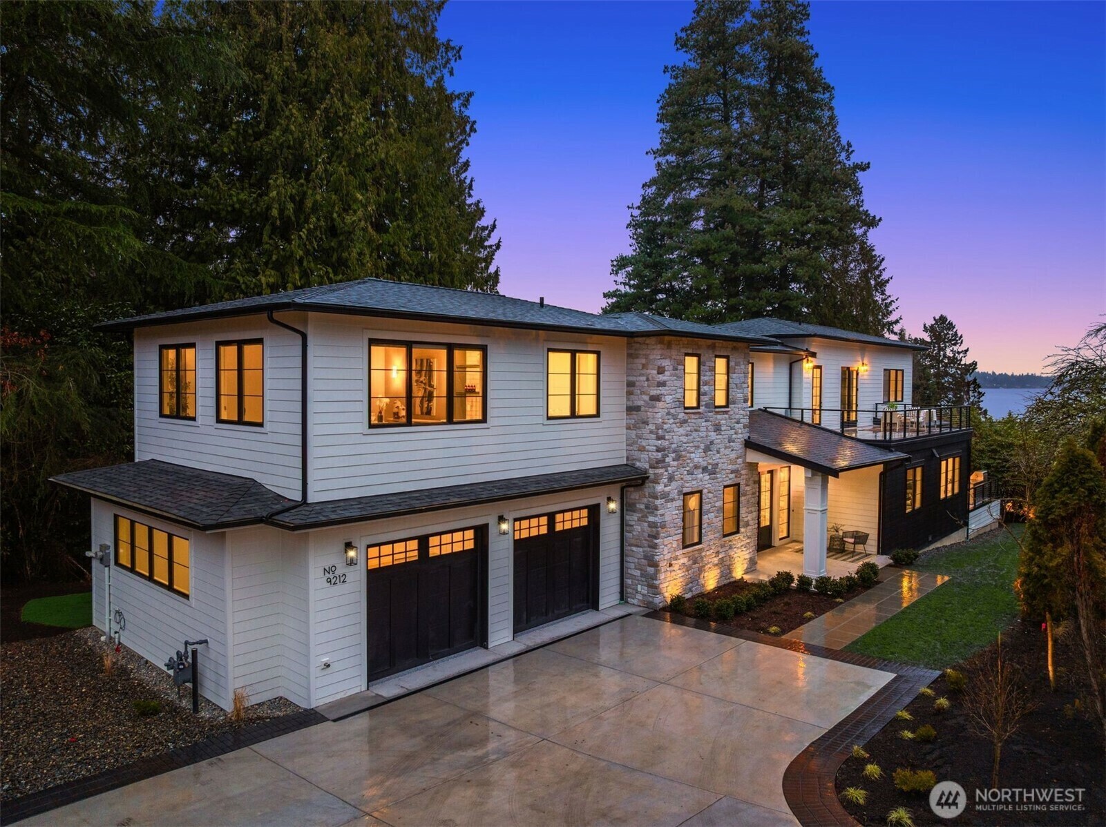 Property Photo: 9212 SE 33rd Place WA 98040