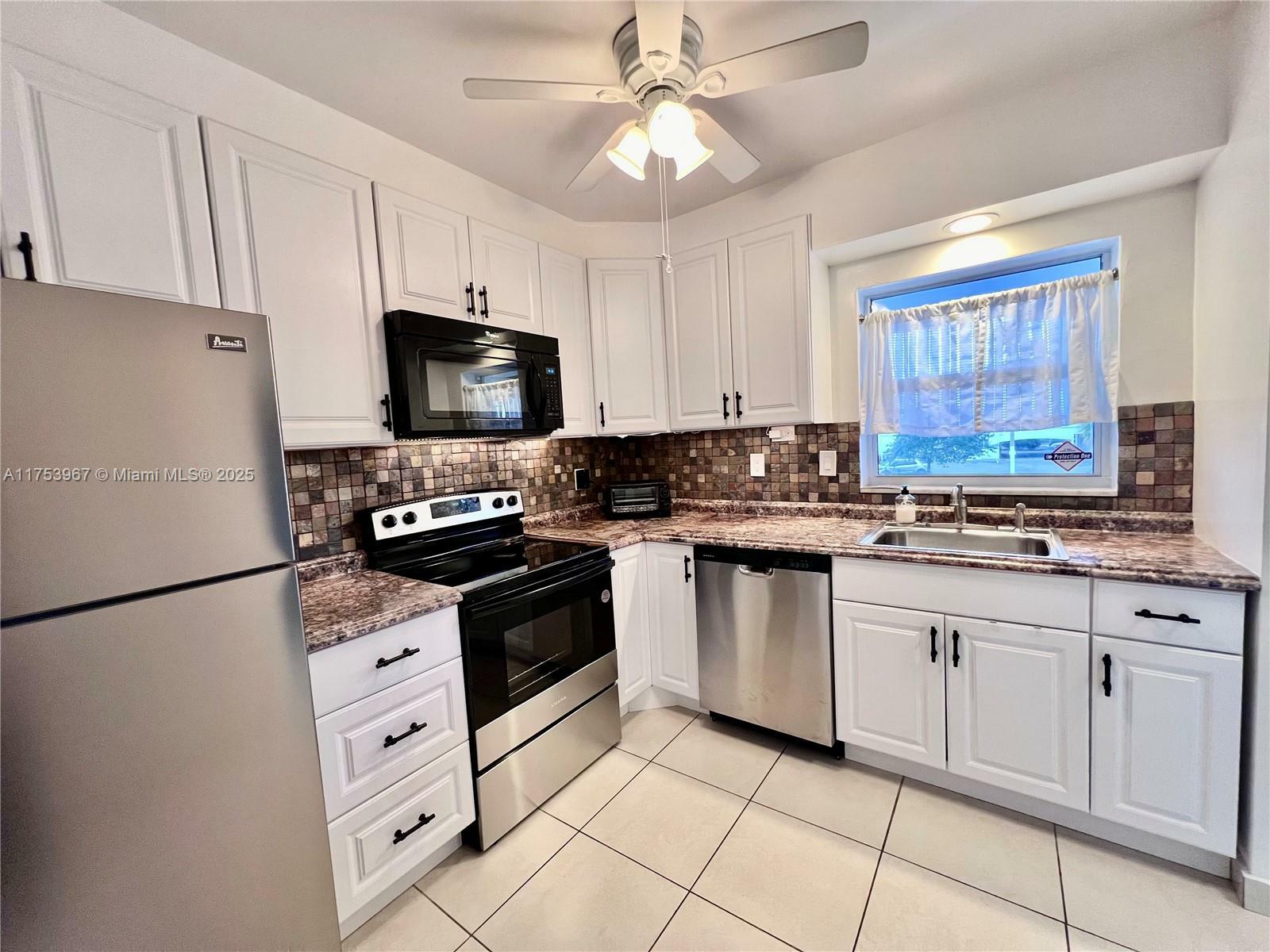 Property Photo:  1400 NE 55th St 201  FL 33334 