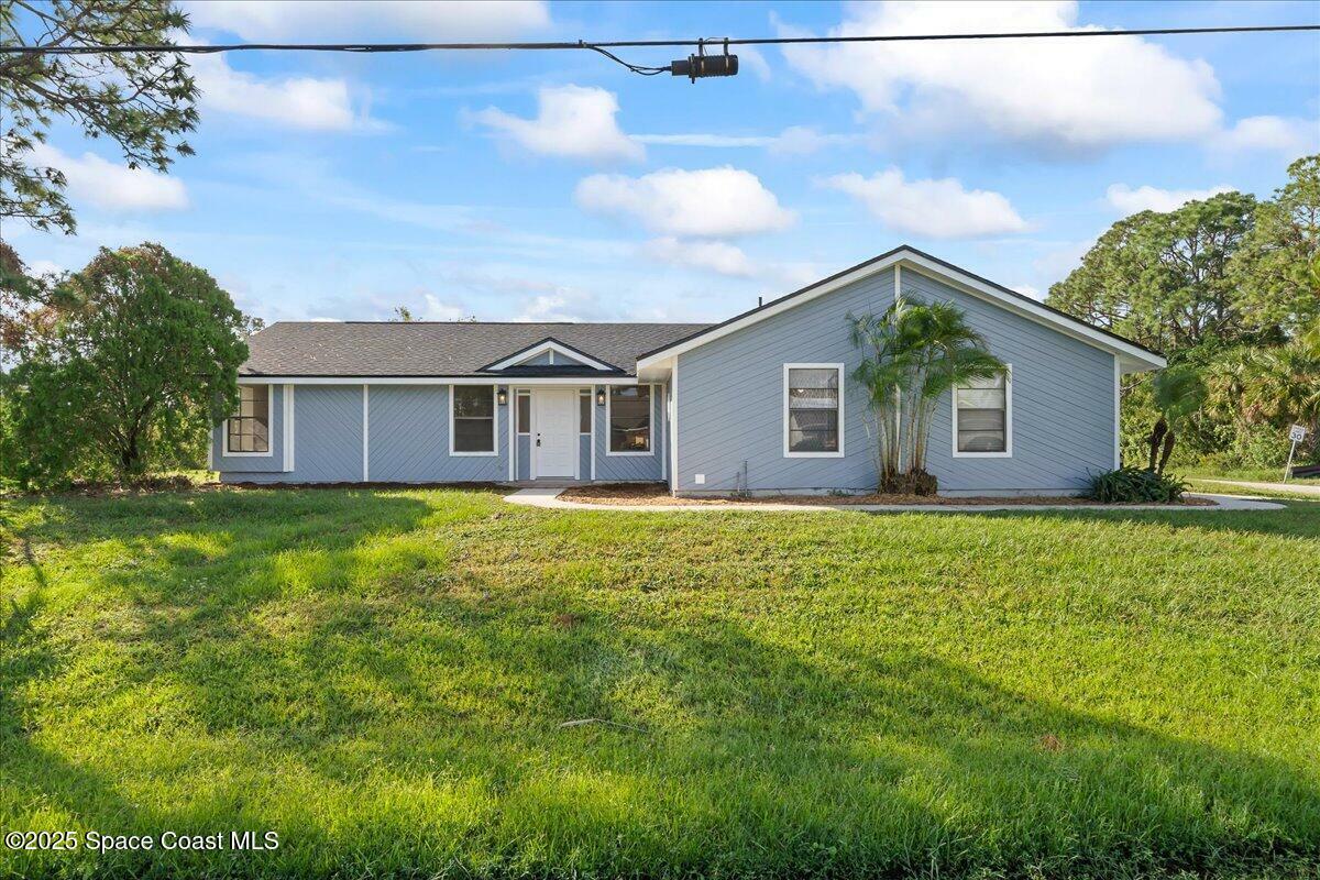 Property Photo:  48 Emerson Drive NW  FL 32907 