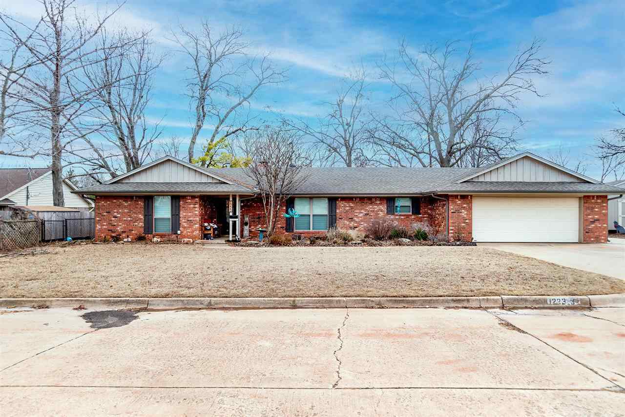Property Photo: 1223 W Osage Drive OK 74075