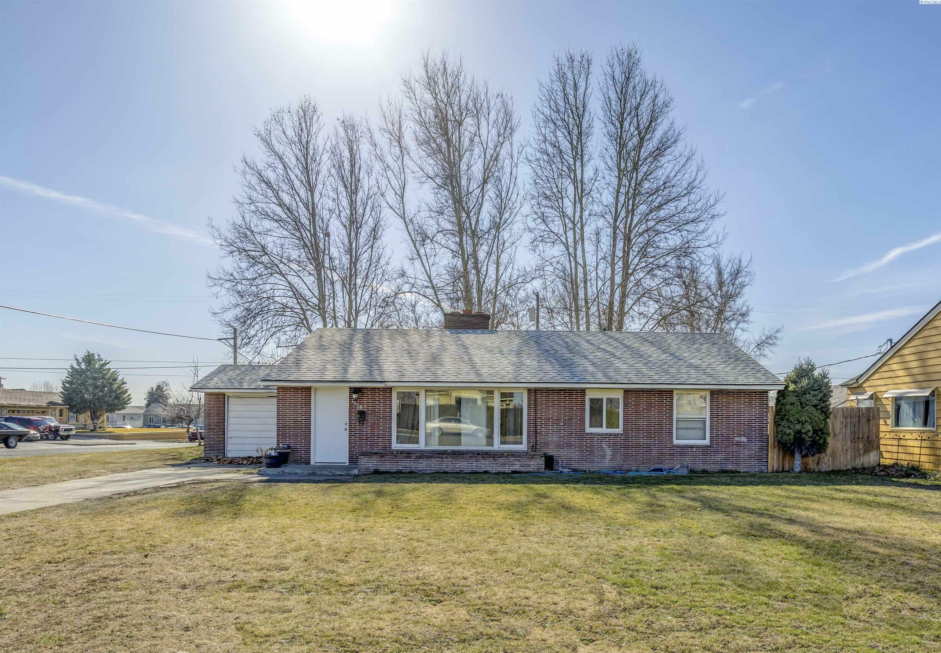 Property Photo:  1304 W Yakima Street  WA 99301 