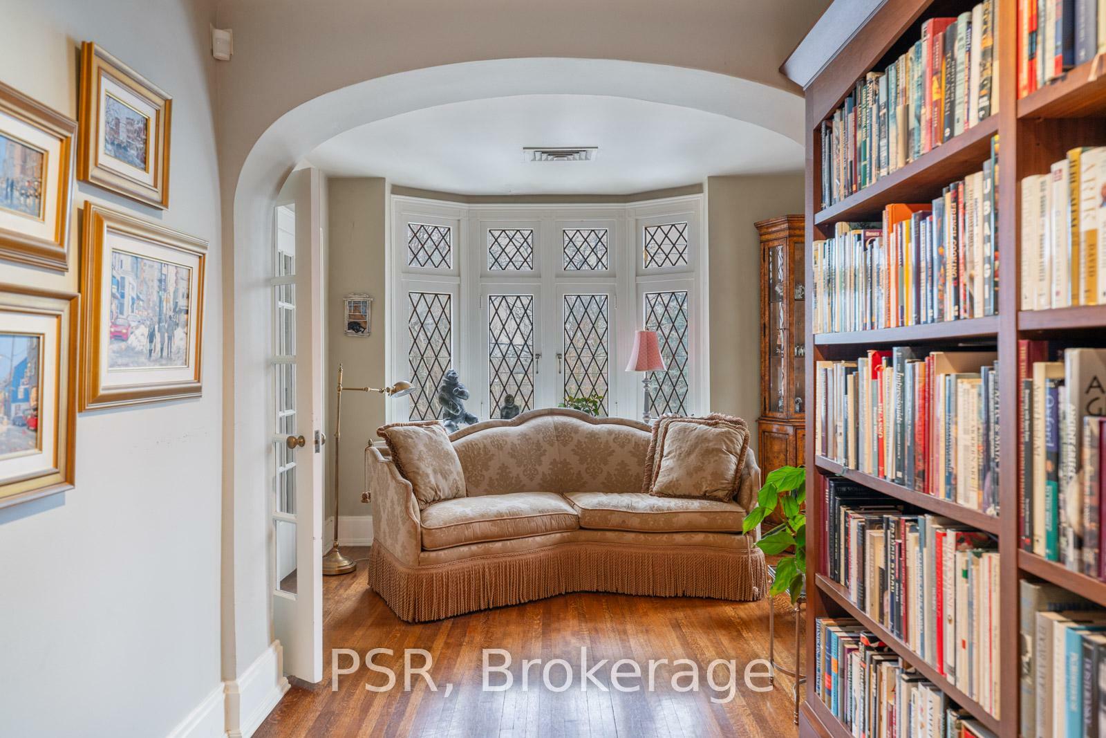 Photo de la propriété: 13 Old Forest Hill Rd ON M5P 2P6