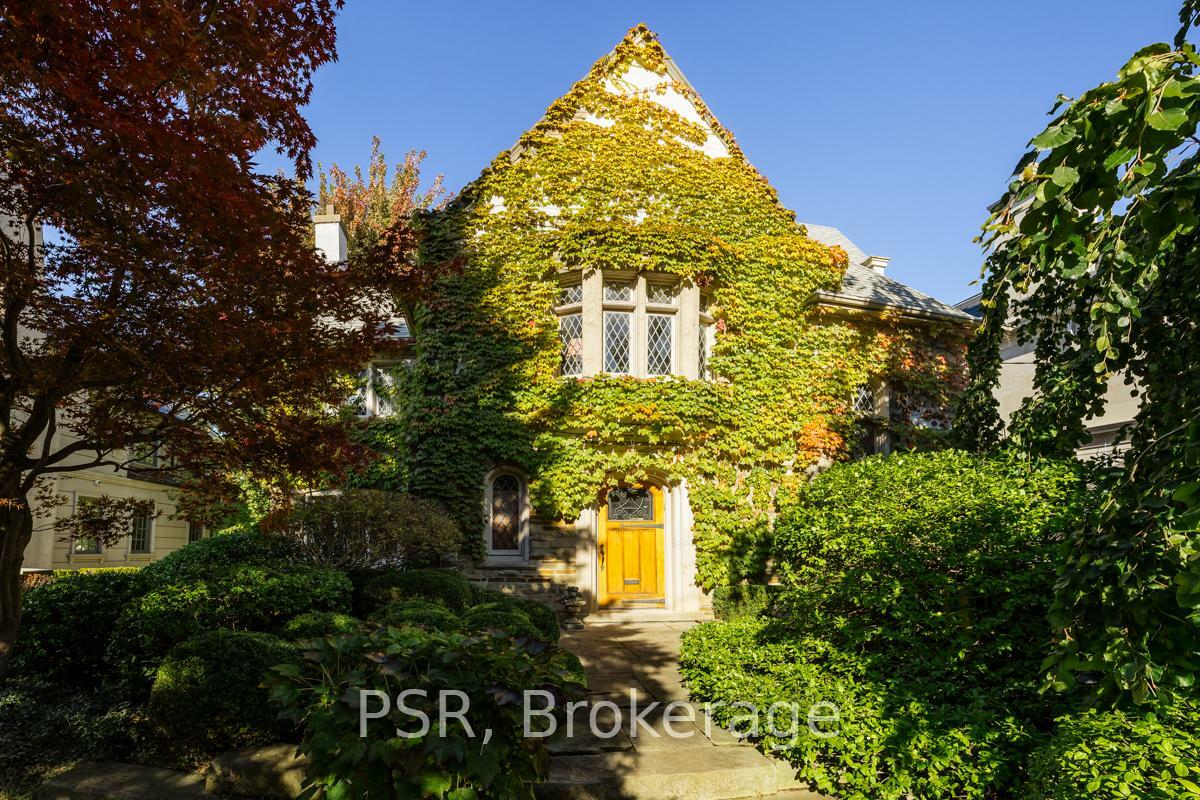 Property Photo: 13 Old Forest Hill Rd ON M5P 2P6