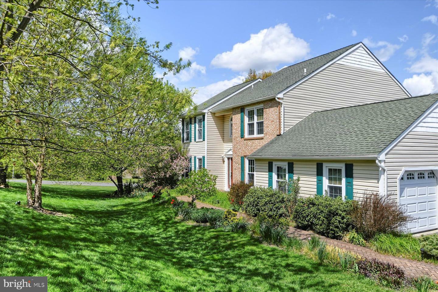 Property Photo: 17 Nottingham Drive PA 19390