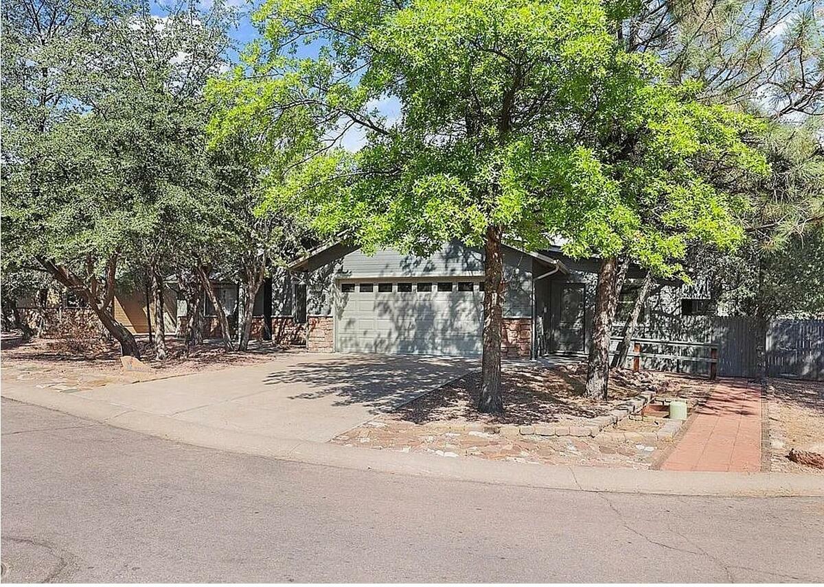Property Photo: 814 Oak Ridge Circle AZ 85541