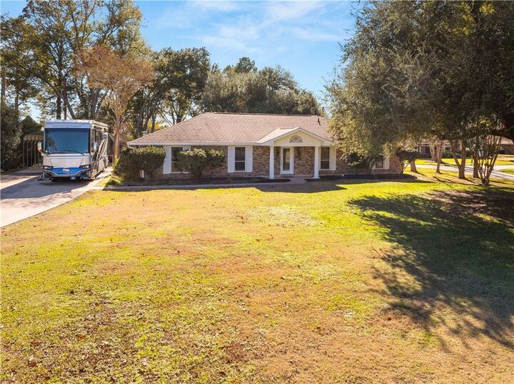 Property Photo:  1009 Parkway Drive  LA 71457 