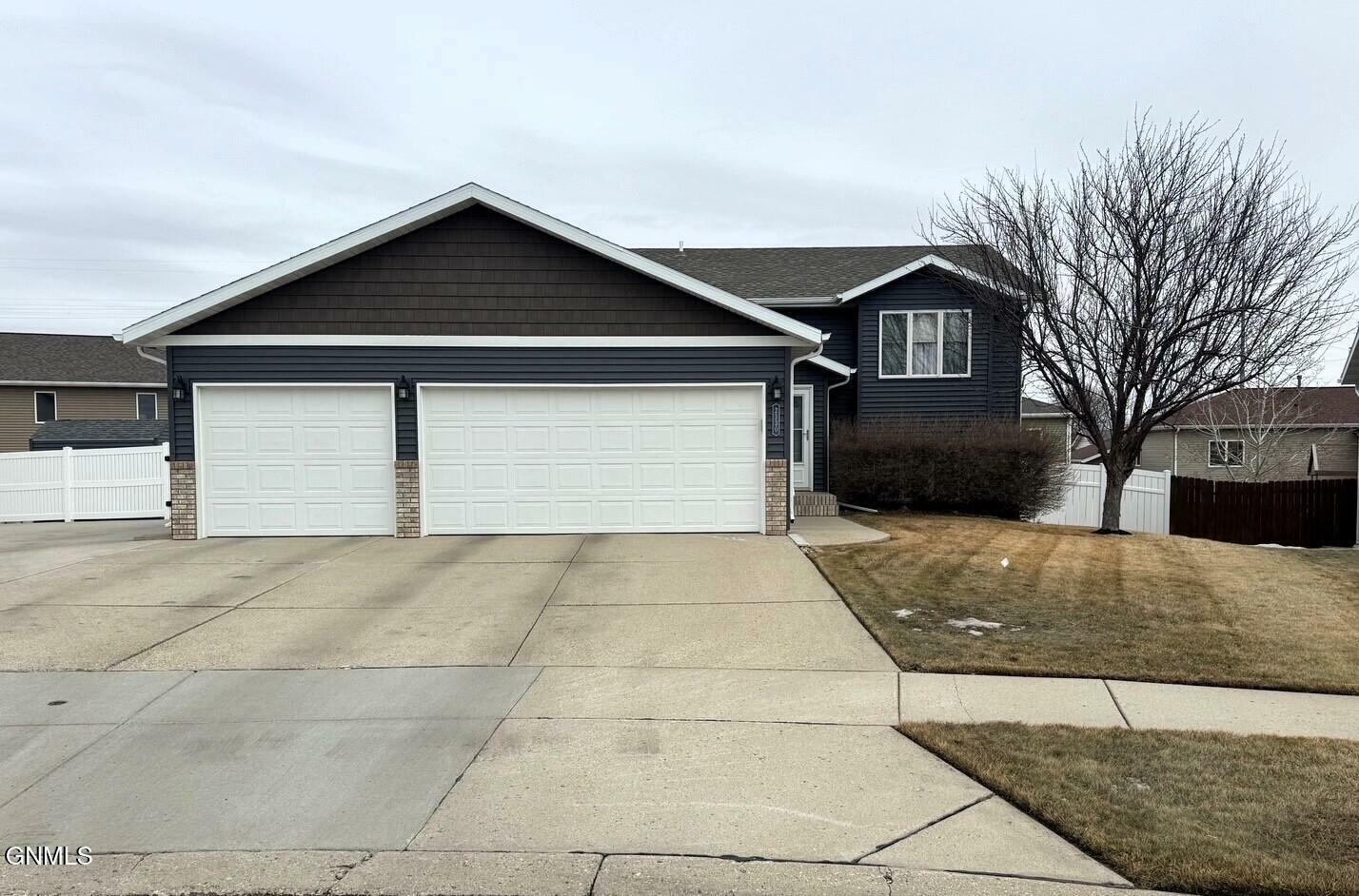 2330 Seneca Circle  Bismarck ND 58503 photo