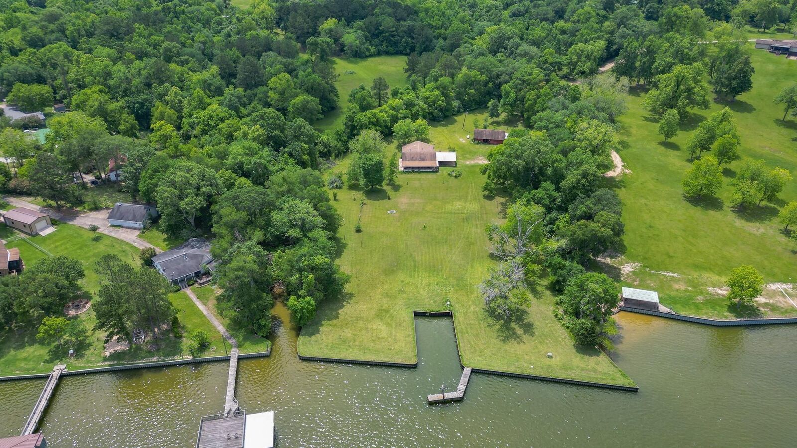 Property Photo: 980 Hill Farm Rd Road TX 77331