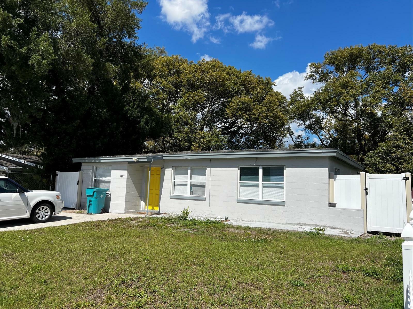 Property Photo:  4407 Lake Lawne Avenue  FL 32808 