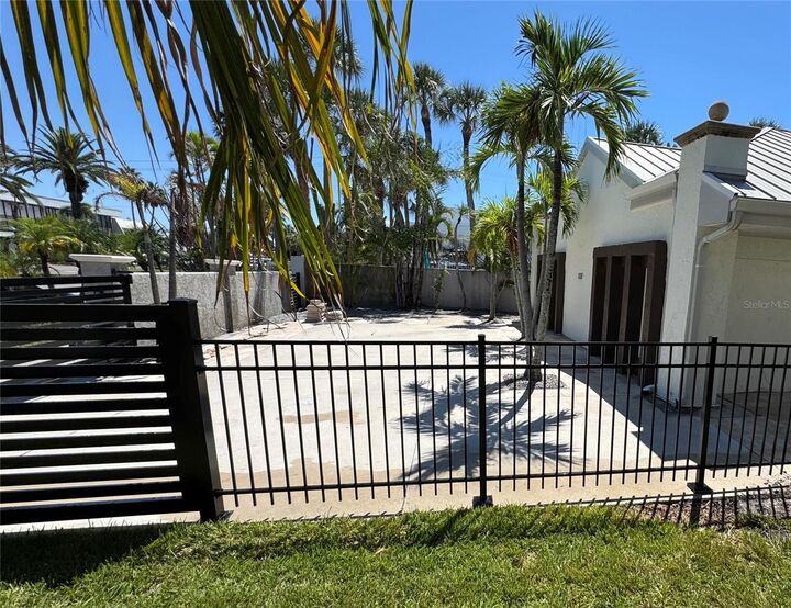 Property Photo:  115 N Blvd Of The Presidents  FL 34236