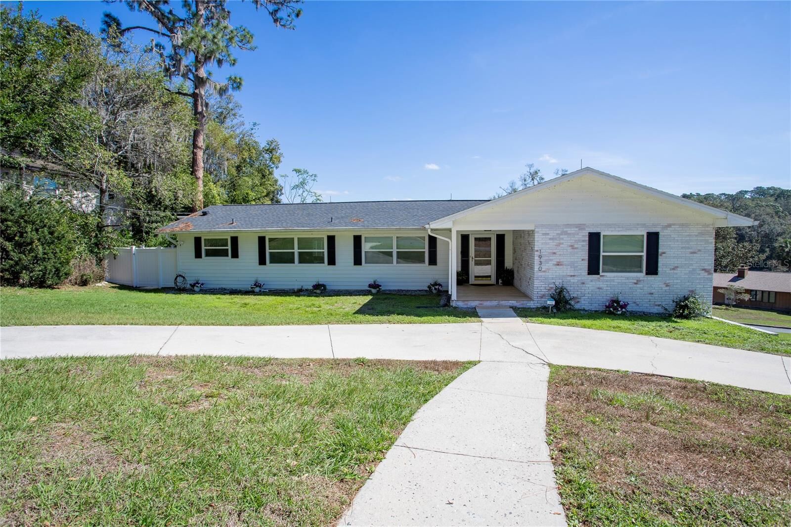 Property Photo: 1930 Hilltop Drive FL 32757