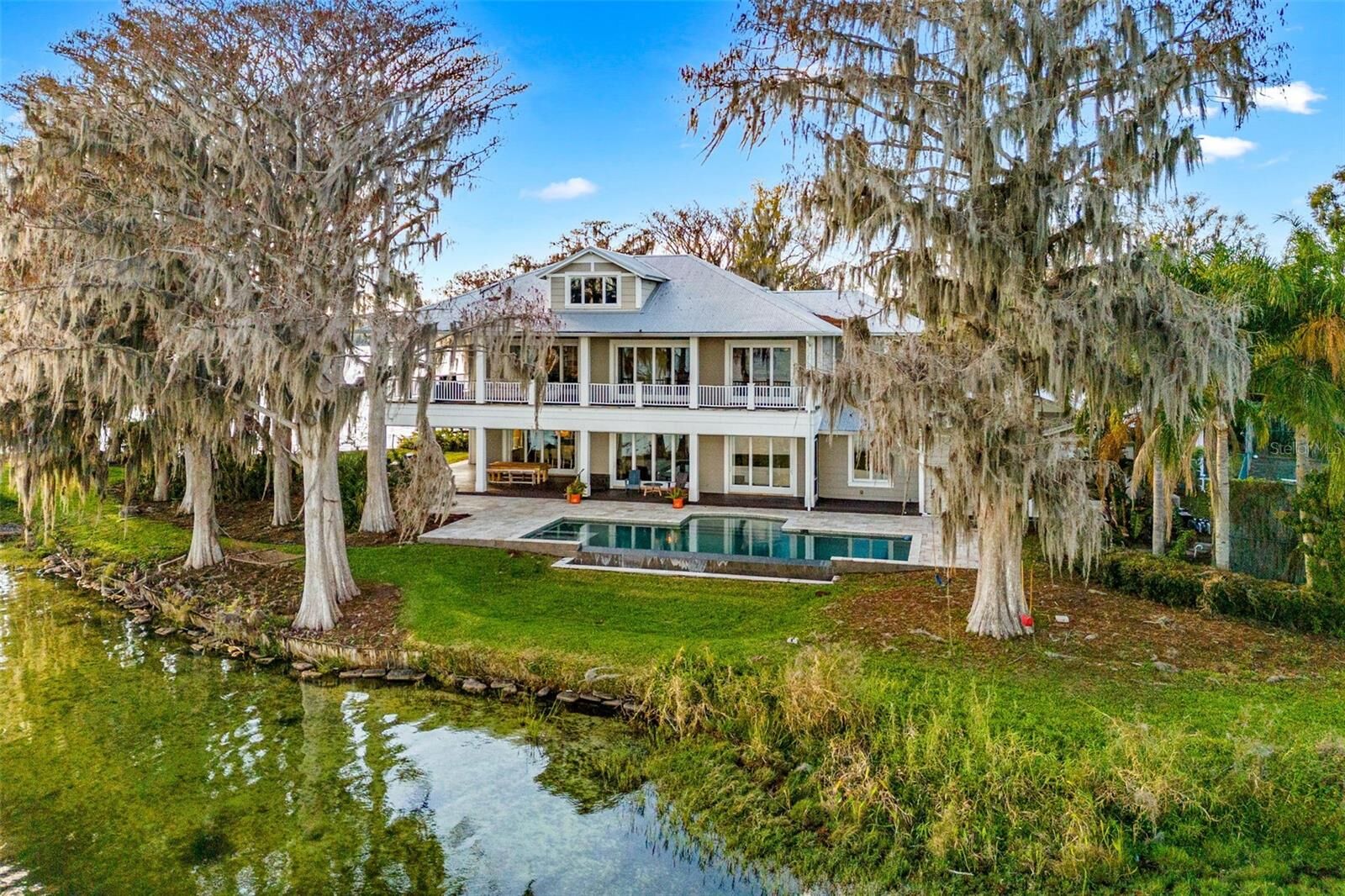 Property Photo: 2118 Lake Drive FL 32789