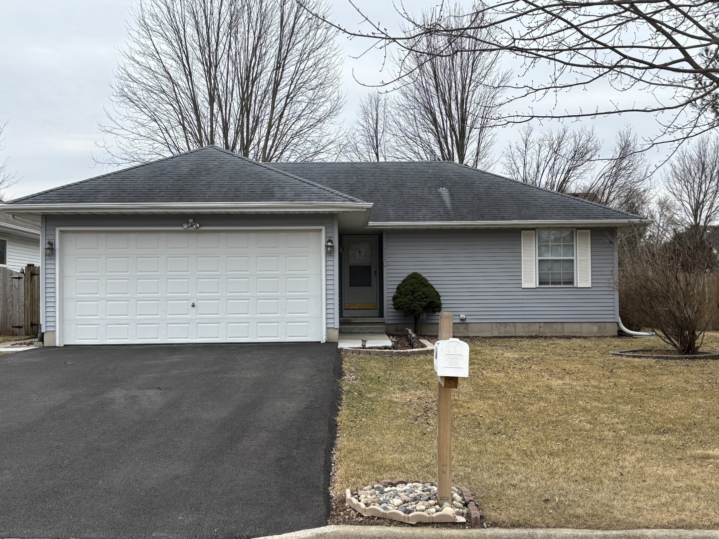 Property Photo: 710 Redwood Court IL 60135