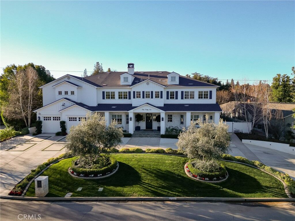 Property Photo: 546 E Mariposa Drive CA 92373