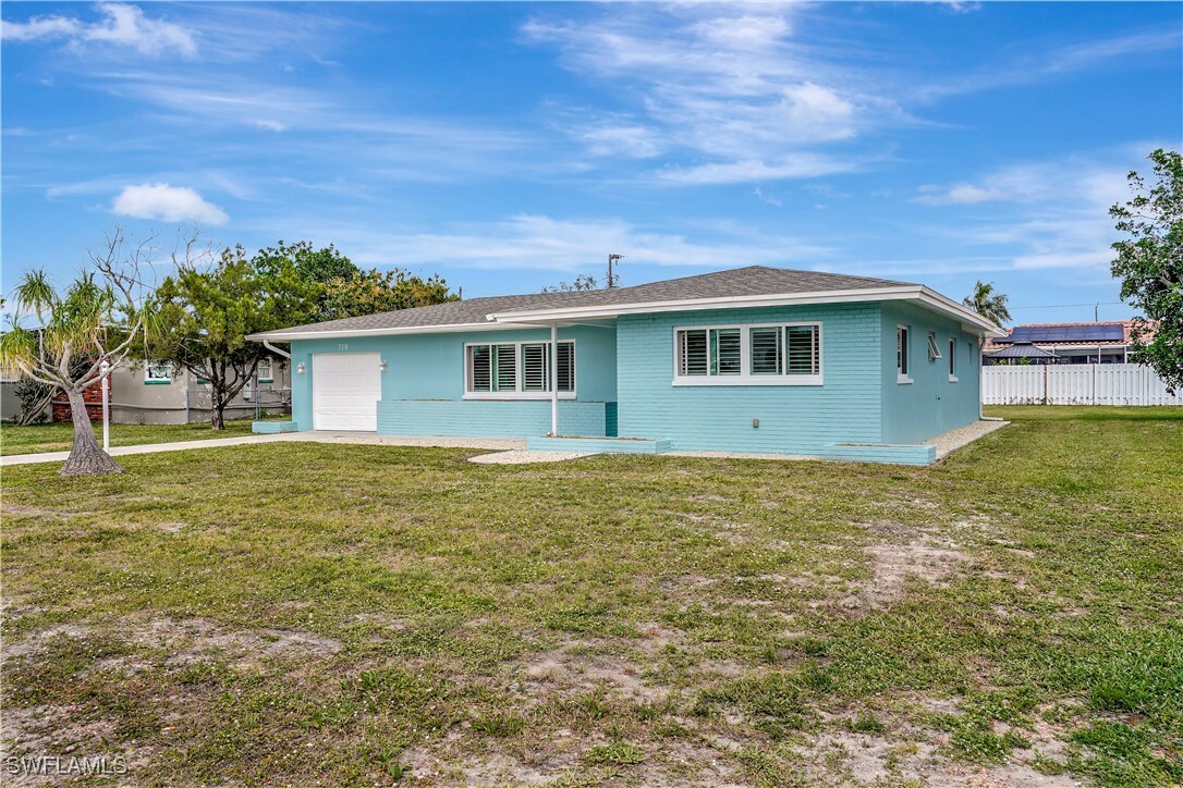 Property Photo:  719 Sharar Court  FL 33904 