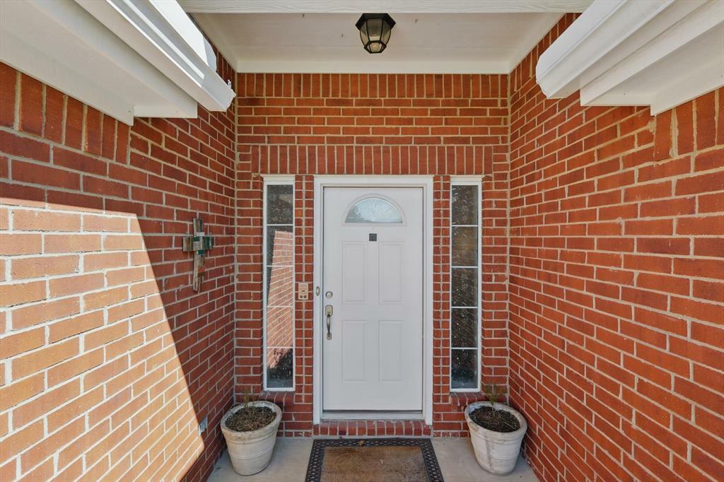 Property Photo: 1116 Cresthill Drive 43 TX 75104