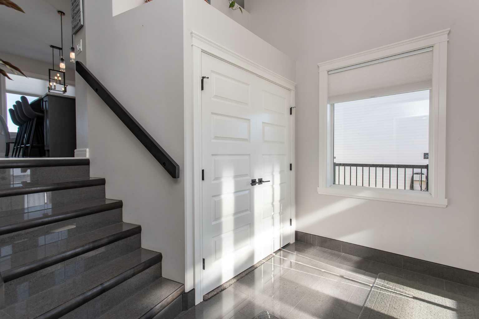 Property Photo:  10 Mackenzie Avenue  AB T4L 0A6 