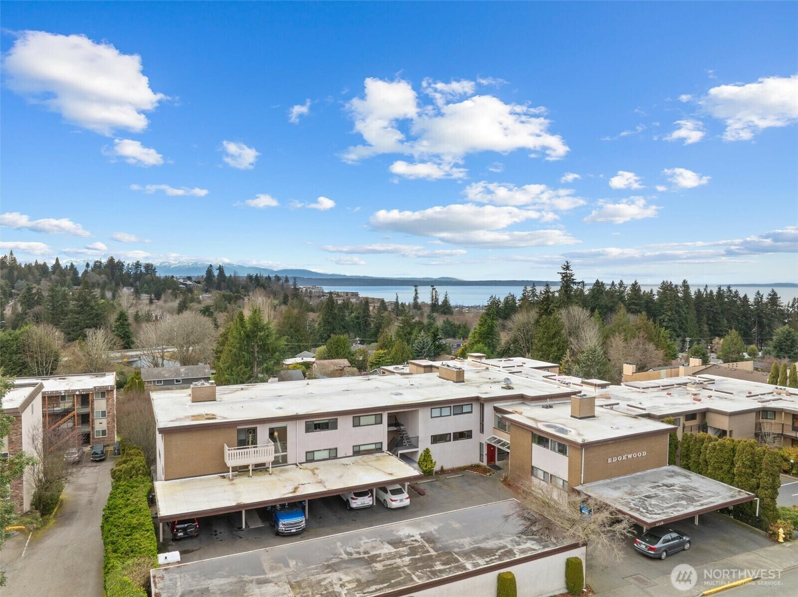 Property Photo:  1110  5th Avenue S 204  WA 98020 