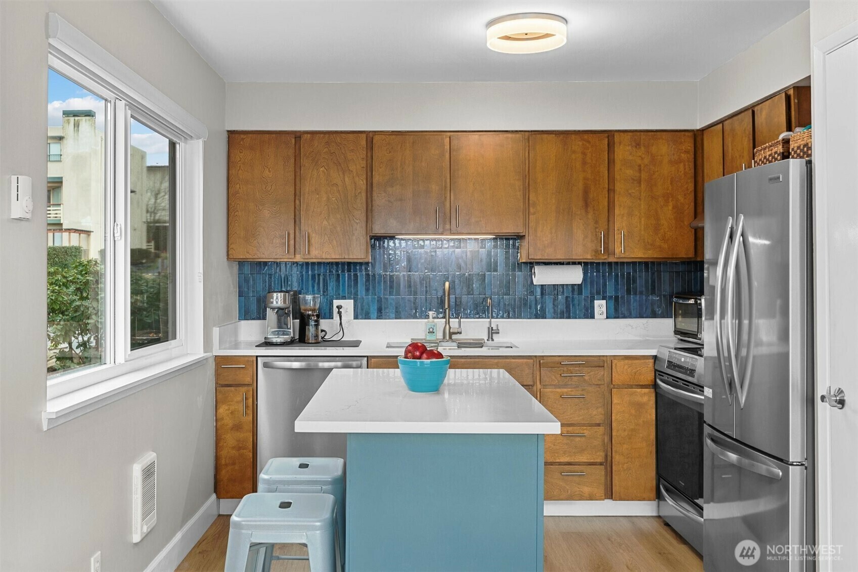 Property Photo: 1110 5th Avenue S 204 WA 98020