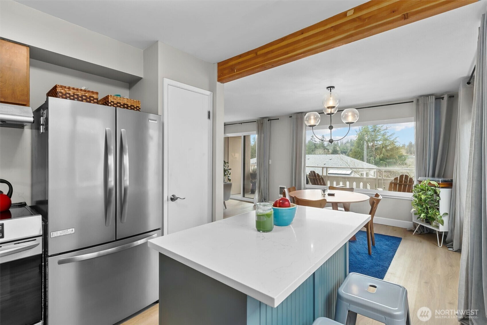 Property Photo:  1110  5th Avenue S 204  WA 98020 