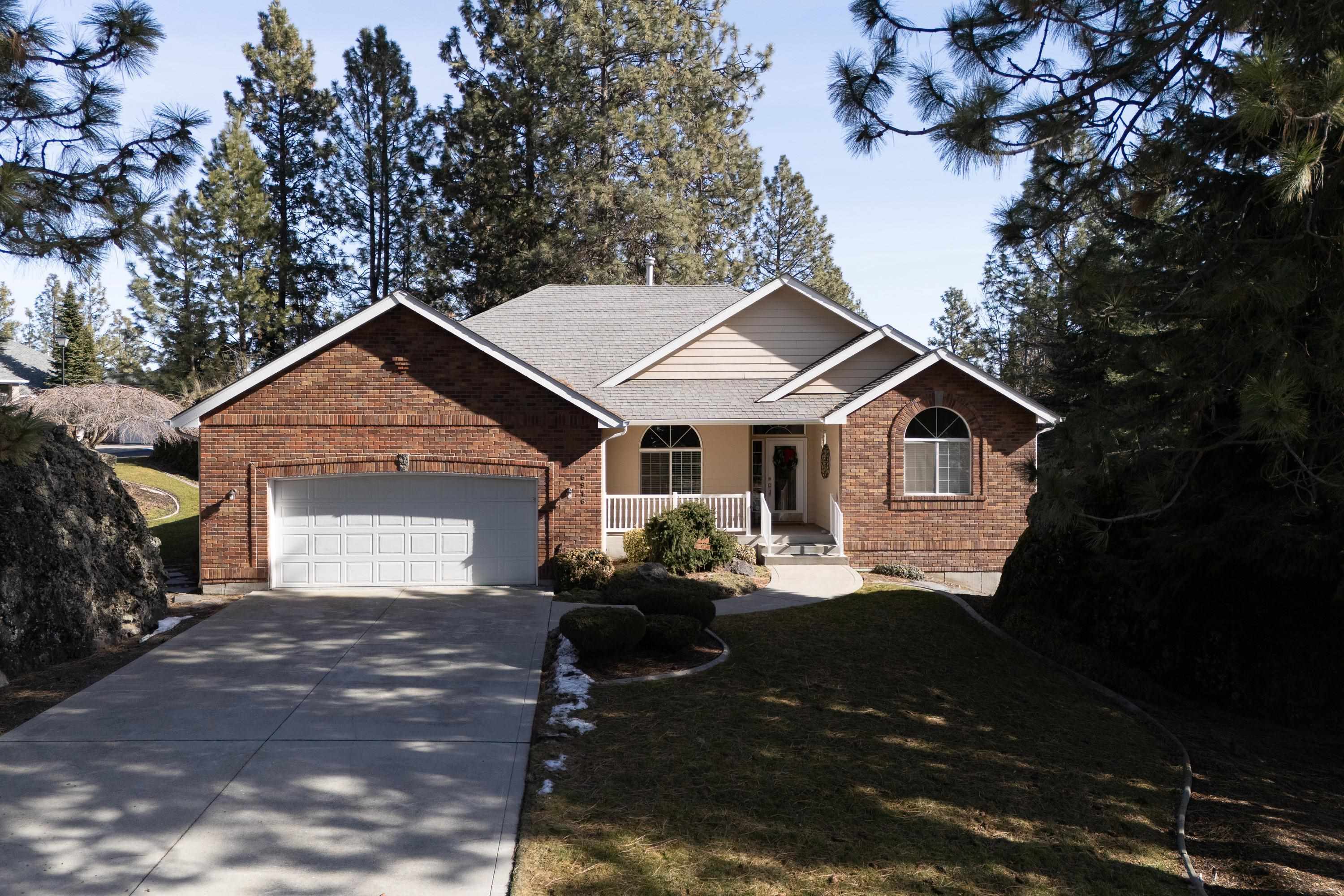 6916 N East Bluff Ct  Spokane WA 99208 photo
